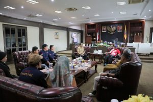 PJ Gubernur Lampung Menerima kunjungan Pengurus Wilayah Ikatan Wartawan Online (IWO) Lampung dan Konduktor Betik Youth Singers, mendukung dibangunnya gedung pertunjukan untuk mendukung kemajuan sektor pariwisata dan budaya di Provinsi Lampung. 