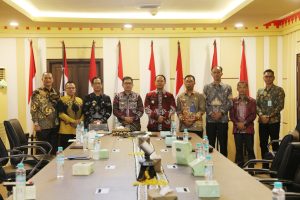 Pj. Sekdaprov Fredy Bersama Pj. Bupati Lampung Barat Nukman Tandatangani Berita Acara Serah Terima Perjanjian Hibah Daerah Tanah Kantor UPTD Pengelolaan Pendapatan Daerah Wilayah XIV Lampung Barat