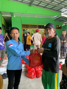 Relawan Pemuda Lampung Salurkan Bantuan Sembako ke Korban Banjir di Kelurahan Bumi Waras