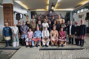 Pj. Gubernur Samsudin Terima Gelar Adat Dari MPAL