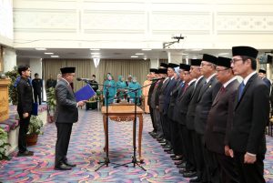 Pj. Gubernur Samsudin Lantik 12 Pejabat Pimpinan Tinggi Pratama