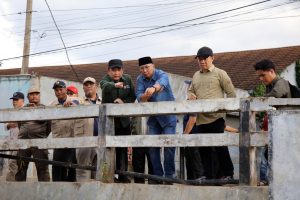 Gubernur Rahmat Mirzani Djausal Tinjau Wilayah Terdampak Banjir di Bandar Lampung