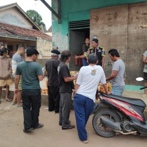 LSM GMBI Distrik Kota Bandar Lampung Bagikan 100 Nasi kota ke warga terdampak banjir di Bulan Suci Ramadhan