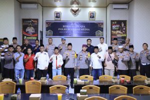 Ketua PD IWO Lampura Hadiri Telekonferensi Buka Bersama Kapolri, Kapolda dan Kapolres