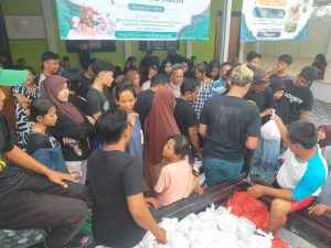 Ratusan Paket Daging Kurban Didistribusikan ke Warga Perumahan Kampung Siger 