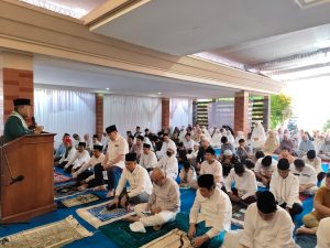 Anggota DPR RI Rycko Menoza SZP Salat Idul Adha dan Serahkan Hewan Kurban