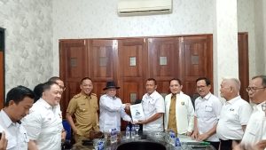 Bukti keseriusan, Faishol Djausal Kembalikan Berkas Pencalonan Ketua KONI Lampung