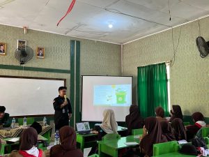 Kolaborasi IKAM Lampura dan Mahasiswa KKN, Siswa MIN 3 Bandar Lampung Jadi Pelopor Ecomadrasah Lewat Daur Ulang Sampah