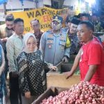 Bupati Elfianah bersama Kapolres Mesuji Blusukan ke Pasar Simpang