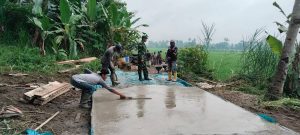Pembangunan Rabat Beton TMMD ke-127 Kodim 0421/LS Permudah Akses Sekolah dan Distribusi Hasil Pertanian Warga