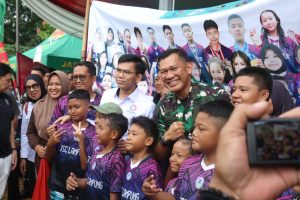 Wakil Ketua Komisi I DPRD Provinsi Lampung, Ade Utami Ibnu, menghadiri secara langsung Acara Pembukaan Kejuaraan Renang BABINSA 21 Cup