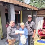 Peduli Korban Banjir, Mayang Suri dan Septiani Hadir Melayani