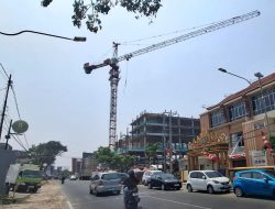 Pembangunan Hotel Prasanthi Lampung Disorot: Pekerja Tanpa APD, Tower Crane Menjorok ke Jalan