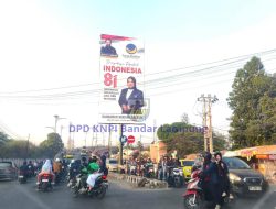 Pemkot Bandar Lampung Kencingi Aturan Sendiri, Baliho Anggota DPR RI Tegak Berdiri Menantang