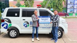 BRI Branch Office Pringsewu melalui BRI Peduli Serahkan Ambulans kepada Yayasan Lampung Sinergi Berjaya