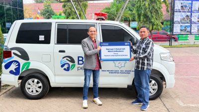 BRI Branch Office Pringsewu melalui BRI Peduli Serahkan Ambulans kepada Yayasan Lampung Sinergi Berjaya